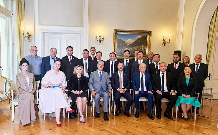 迅鐳激光董事長顏章健率隊赴歐洲進行商務考察（一）