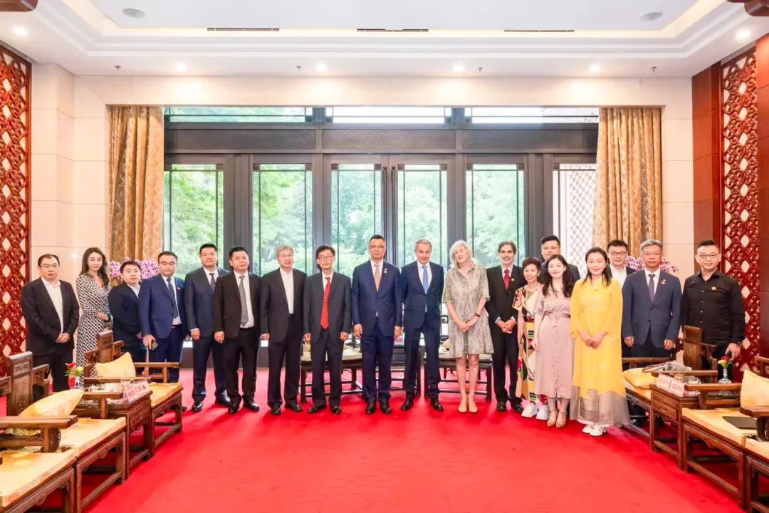 迅鐳激光董事長受邀參加第八屆全球智庫峰會!(圖2)