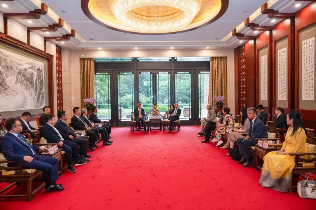 迅鐳激光董事長受邀參加第八屆全球智庫峰會!(圖4)