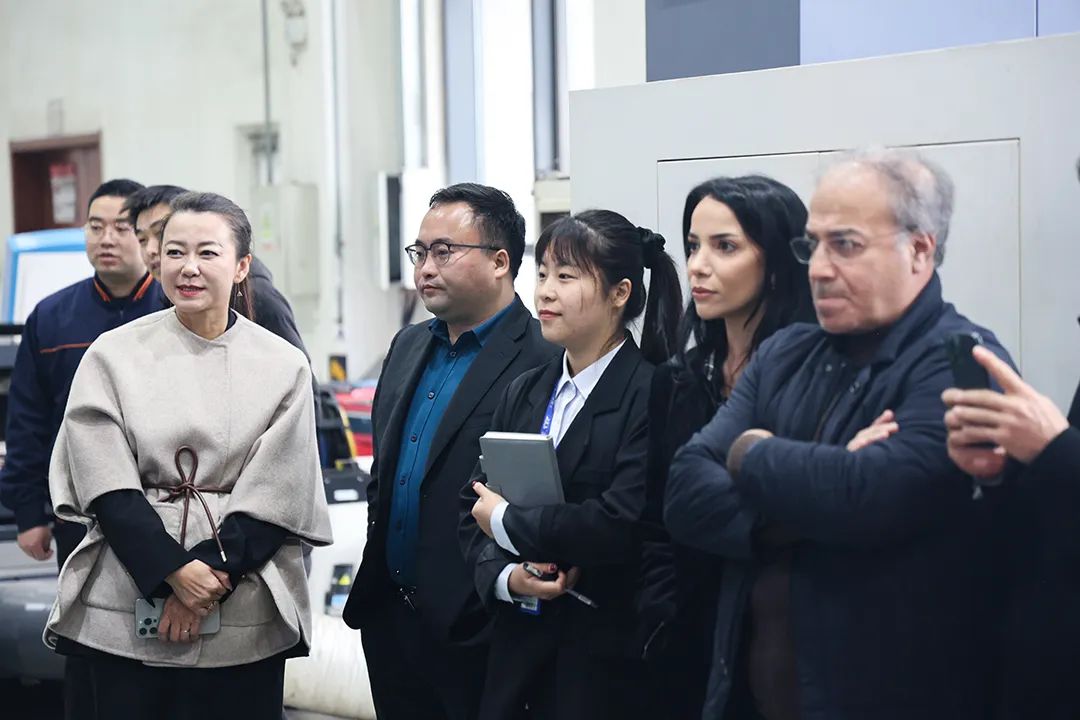 歐委會駐德國首席代表劉靜文攜海外客戶蒞臨迅鐳激光參觀考察！(圖3)