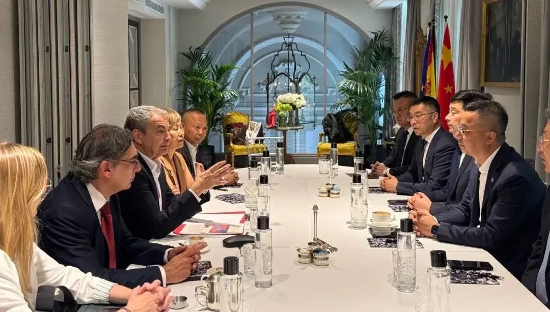 迅鐳激光董事長(zhǎng)顏章健率隊(duì)赴歐洲進(jìn)行商務(wù)考察(圖3)