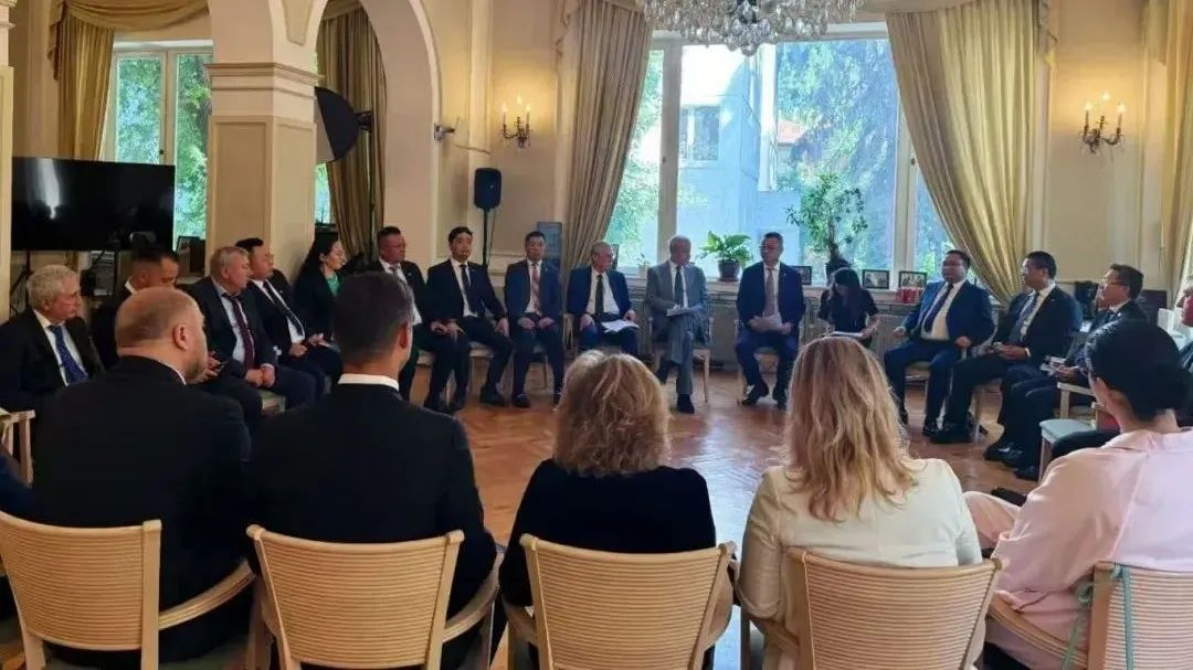 迅鐳激光董事長(zhǎng)顏章健率隊(duì)赴歐洲進(jìn)行商務(wù)考察(圖6)