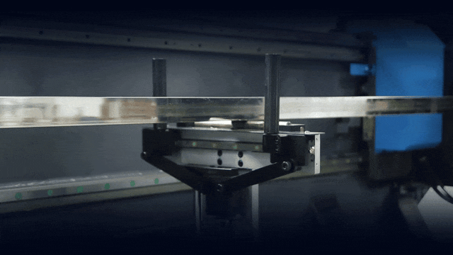 兩卡盤夾持切割時(shí)，小型管材甩動(dòng)嚴(yán)重怎么辦？迅鐳激光教你兩招，精準(zhǔn)切割不再難！(圖5)